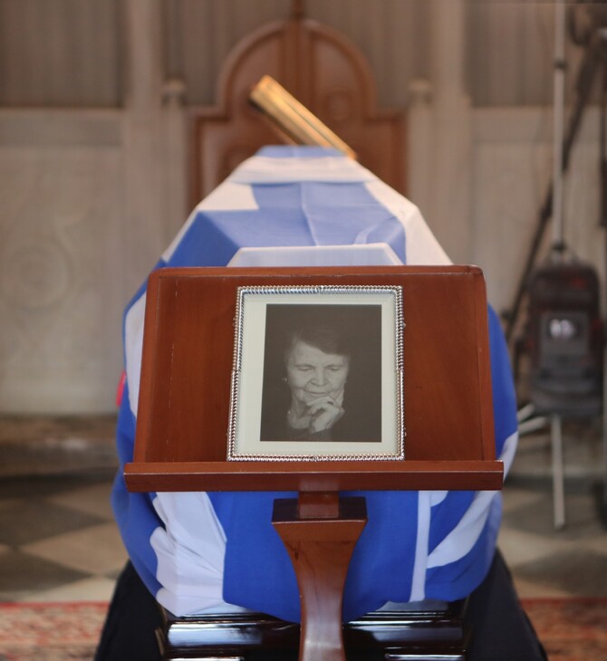 ΕΛΕΝΗ ΓΛΥΚΑΤΖΗ ΑΡΒΕΛΕΡ ΛΑΙΚΟ ΠΡΟΣΚΥΝΗΜΑ ΣΟΡΟΣ