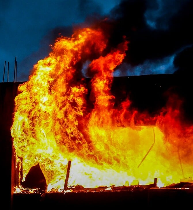 ΦΩΤΙΑ ΣΠΑΤΑ ΠΥΡΟΣΒΕΣΤΙΚΗ