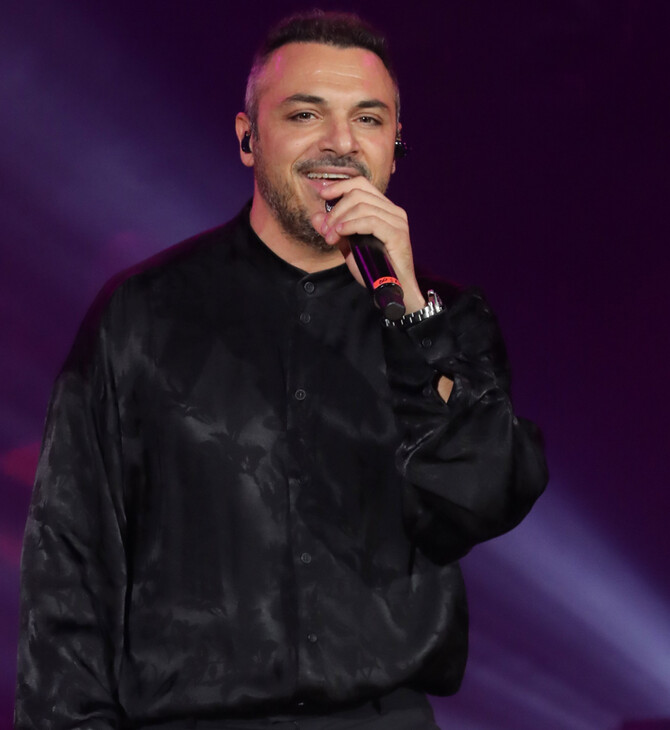 Κώστας Δόξας: Απομακρύνεται από το J2US μετά την καταδίκη για ενδοοικογενειακή βία