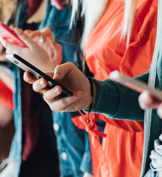 Πώς μοιάζει ο εθισμός στα social media, σύμφωνα με τη γυναίκα που μηνύει τη Meta και το YouTube