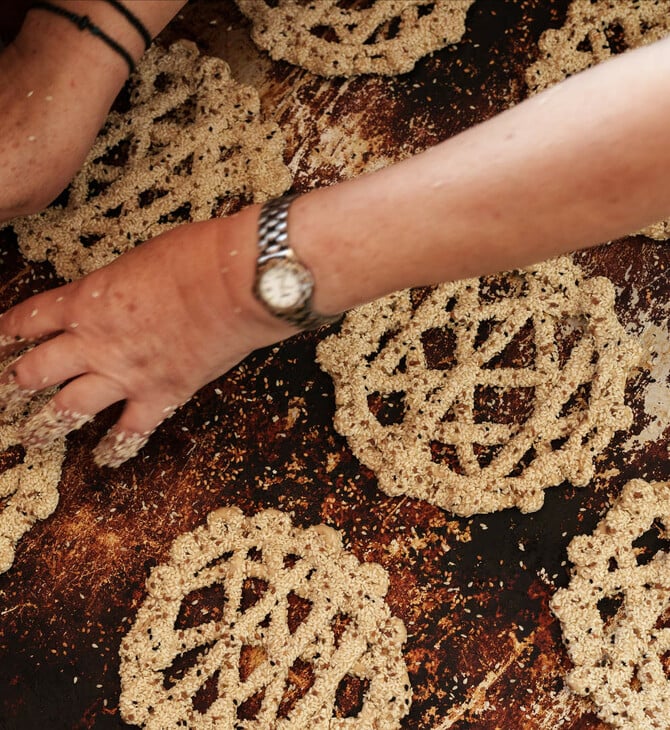 Δοκιμάζοντας ψιλοκούλουρα στην Καρπάθο