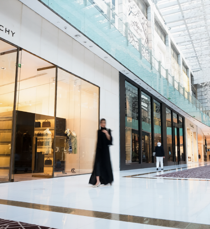 Ο πόλεμος παγώνει τη μόδα: Διεθνή brands κλείνουν καταστήματα στη Μέση Ανατολή