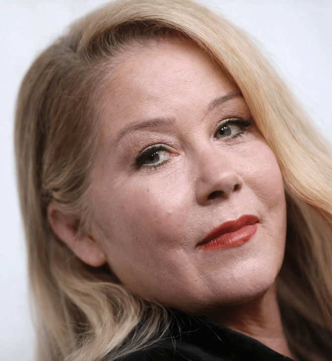 Από την Kelly Bundy στη σκλήρυνση κατά πλάκας: Η Christina Applegate γράφει για το σώμα που δεν της ανήκε ποτέ