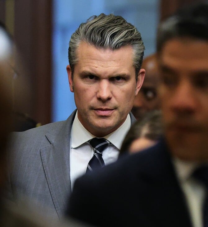 Guardian: «Ένα πολύ επικίνδυνο άτομο» - Ο Πιτ Χέγκσεθ φαίνεται να πανηγυρίζει τη σφαγή στον πόλεμο με το Ιράν