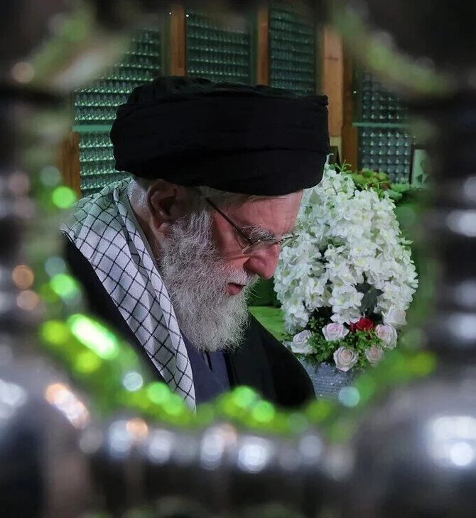 «Τέλος μιας εποχής»: Ο θάνατος Χαμενεΐ θεωρείται για το Ιράν μια στιγμή αντίστοιχη με την πτώση του Τείχους του Βερολίνου