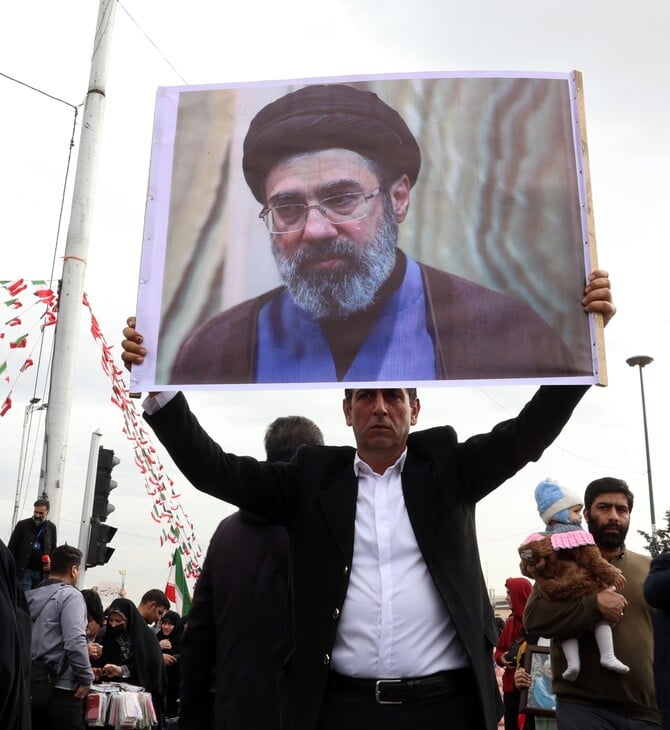 ΙΡΑΝ ΜΟΤΖΤΑΜΠΑ ΧΑΜΕΝΕΙ ΑΛΙ ΧΑΜΕΝΕΙ