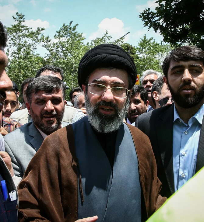 ΜΟΤΖΤΑΜΠΑ ΧΑΜΕΝΕΙ ΙΡΑΝ ΛΟΝΔΙΝΟ