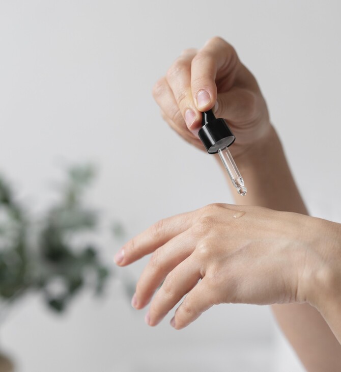 Η αντιγηραντική φροντίδα που ενισχύει την ελαστικότητα και τη φυσική λάμψη του προσώπου