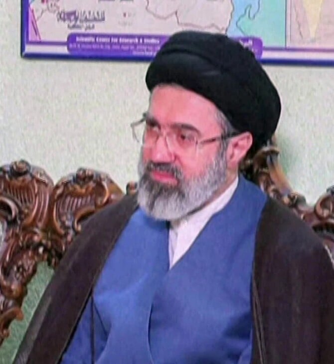 Μοτζτάμπα Χαμενεΐ: «Ο νέος ηγέτης τραυματίστηκε στον πόλεμο» μετέδωσε η κρατική τηλεόραση του Ιράν