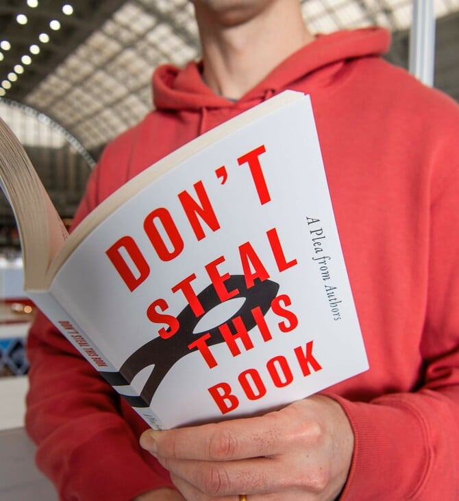 10.000 συγγραφεις κυκλοφορησαν ενα αδειο βιβλιο διαμαρτυρομενοι για την AI