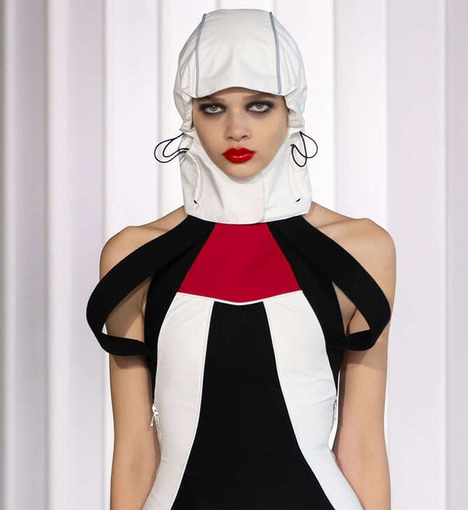 Licence to Play Ή Παίζοντας (σκληρά) με τη μόδα.