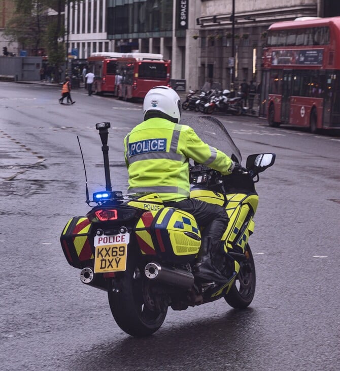 ΒΡΕΤΑΝΙΑ ΕΠΙΘΕΣΗ ΜΑΧΑΙΡΙ ΜΑΘΗΤΗΣ ΣΧΟΛΕΙΟ