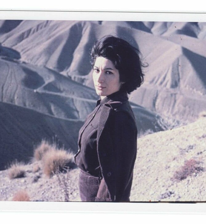 The house is black. Ένα πολυπόστ του Στάθη Τσαγκαρουσιάνου