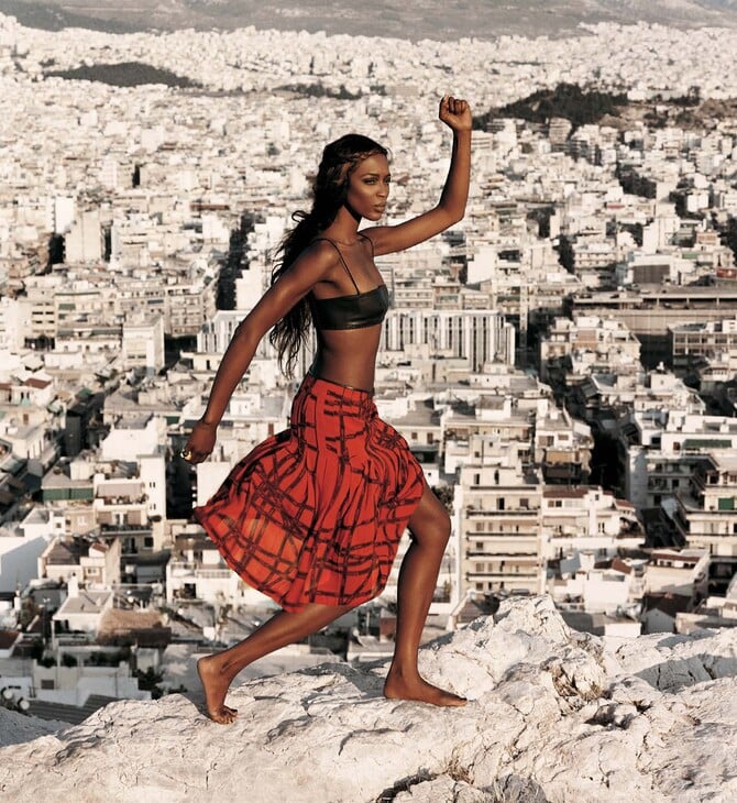 «Είσαι ό,τι φοράς», μια έκθεση για την τέχνη και το ρούχο στον 21ο αιώνα