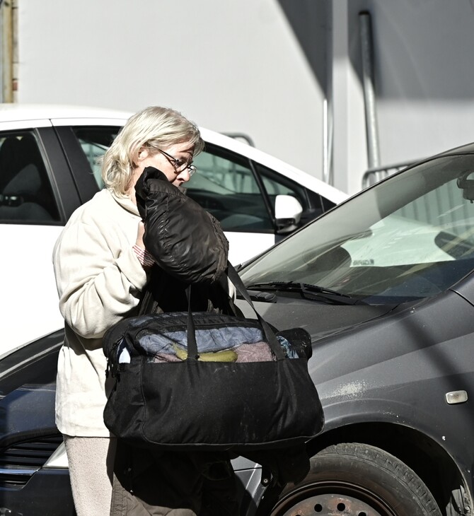 ΕΛΕΝΗ ΖΑΡΟΥΛΙΑ ΠΑΡΑΔΟΘΗΚΕ ΑΤ ΠΕΥΚΗΣ