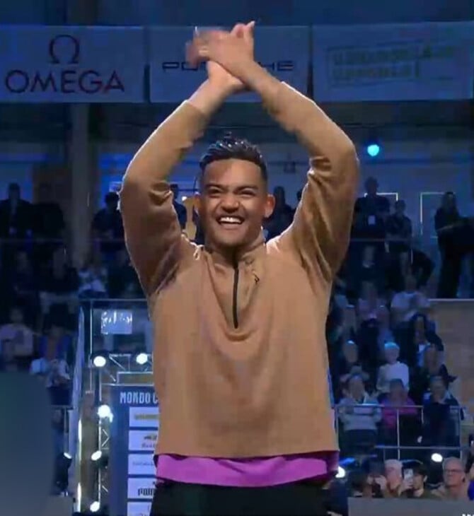 Εμμανουήλ Καραλής: Η viral εμφάνιση στην Ουψάλα υπό τους ήχους του «Ferto»