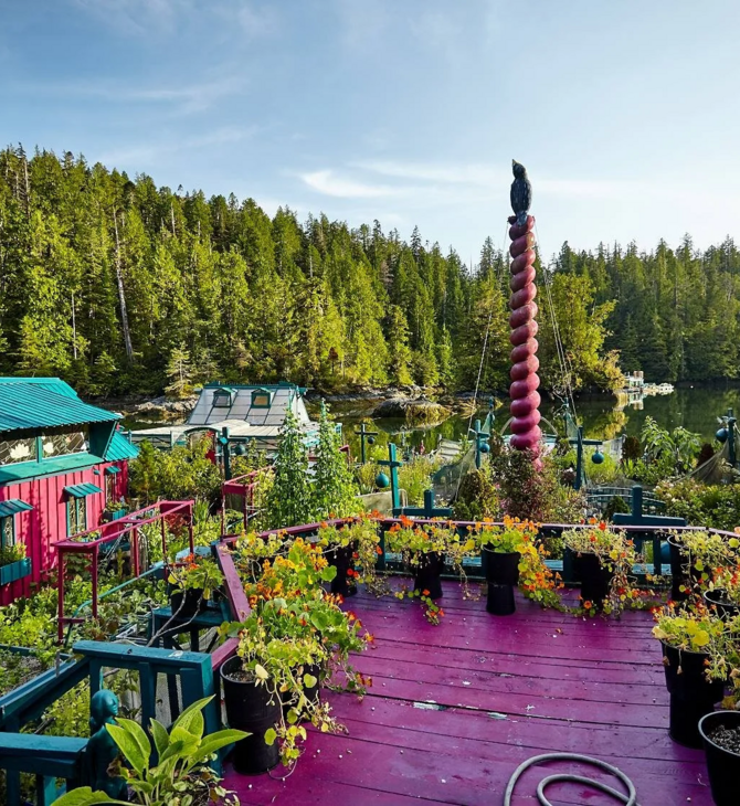 Ένα αγρόκτημα επιπλέει σ' αυτό το αυτοσχέδιο νησί 