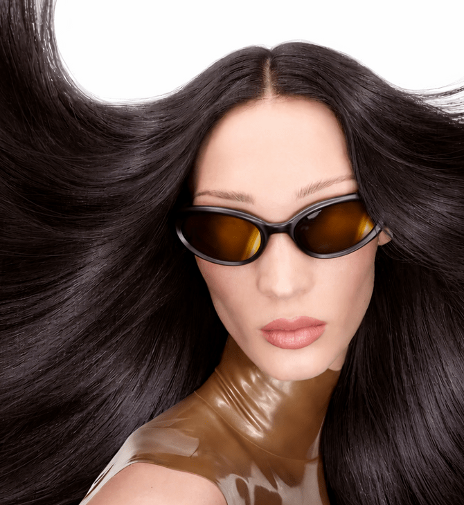 Επανόρθωση μαλλιών: η ρουτίνα που χαρίζει δύναμη και λάμψη στα ταλαιπωρημένα μαλλιά