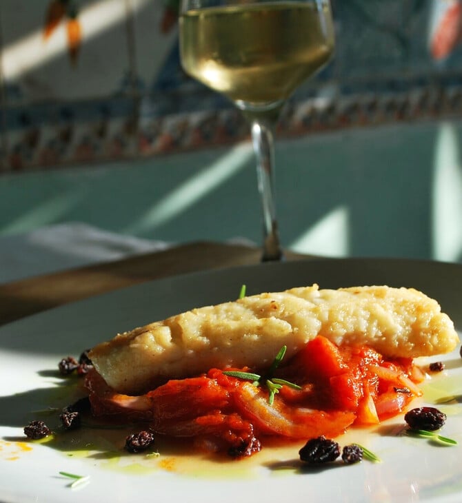 Ποια κρασιά θα απογειώσουν τον παραδοσιακό μπακαλιάρο σκορδαλιά της 25ης Μαρτίου