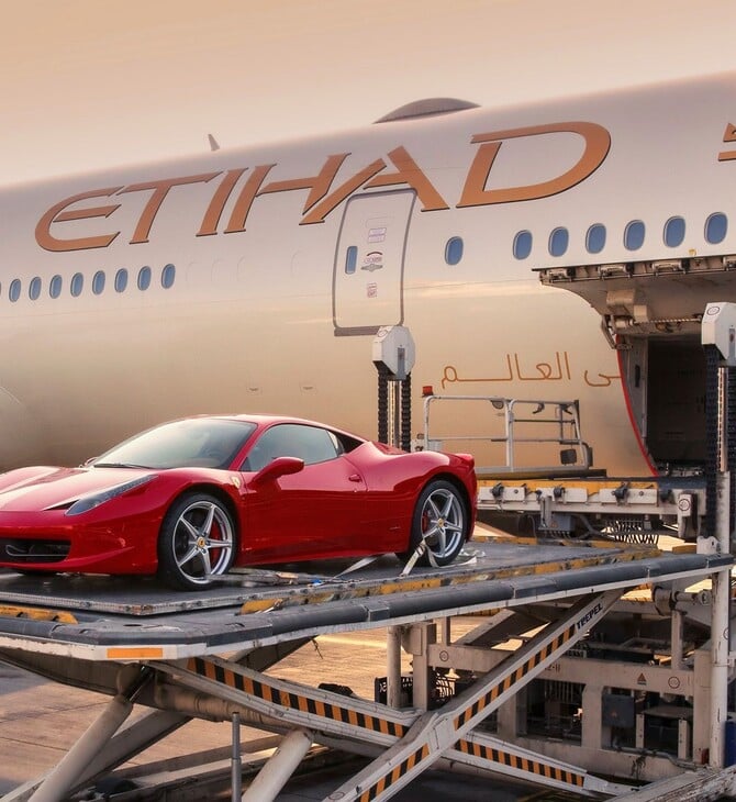 Ποιός πόλεμος; Η Ferrari εξακολουθεί να κάνει deliver αεροπορικώς στη Μέση Ανατολή