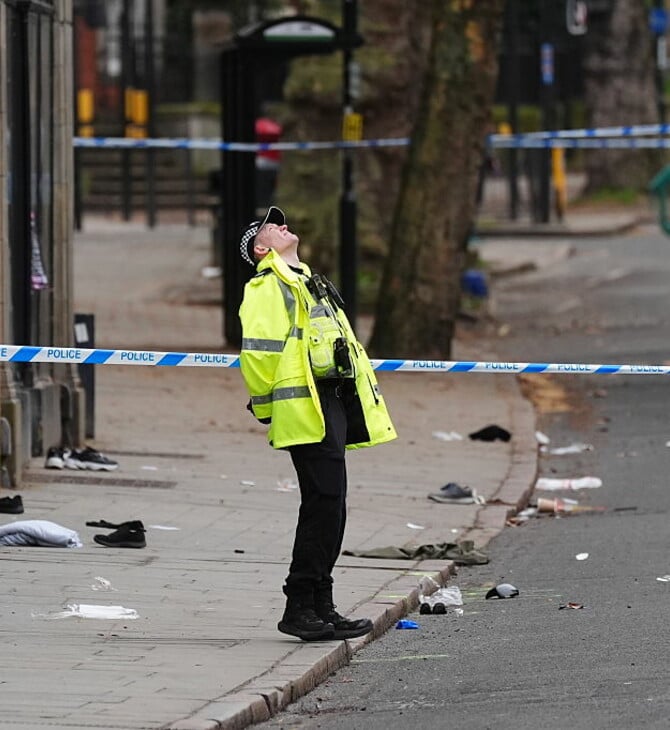 ΑΥΤΟΚΙΝΗΤΟ ΕΠΕΣΕ ΣΕ ΠΕΖΟΥΣ ΝΤΕΡΜΠΙ ΑΓΓΛΙΑ