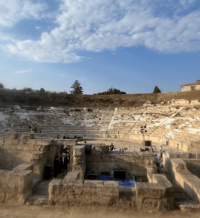 ΛΑΡΙΣΑ ΑΡΧΑΙΟ ΘΕΑΤΡΟ