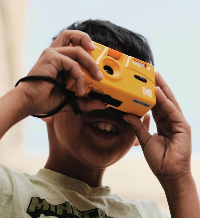 Σε μια πόλη συνόρων, τα παιδιά του Μαρντίν φωτογραφίζουν ό,τι οι άλλοι δεν βλέπουν