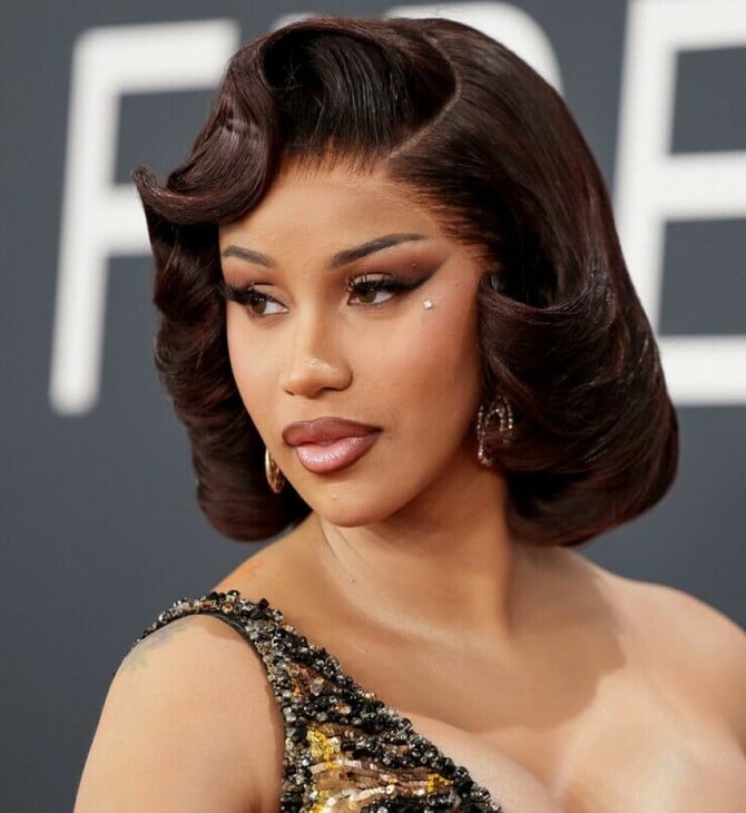 CARDI B ΜΗΝΥΣΗ