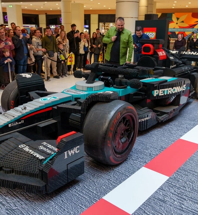 Το αυθεντικό LEGO® Mercedes-AMG Petronas F1® φέρνει την εμπειρία της Formula 1 στην Αθήνα