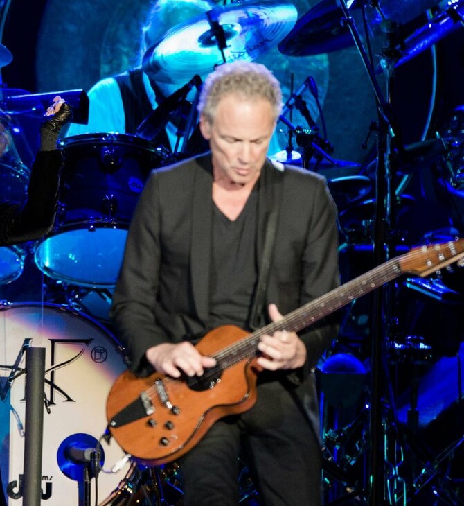 FLEETWOOD MAC ΕΠΙΘΕΣΗ Λίντσεϊ Μπάκιγχαμ,