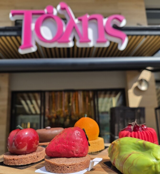 Tolis Sweets ’n’ Eats: Το viral «Bασίλειο των Φρούτων» στη Νίκαια
