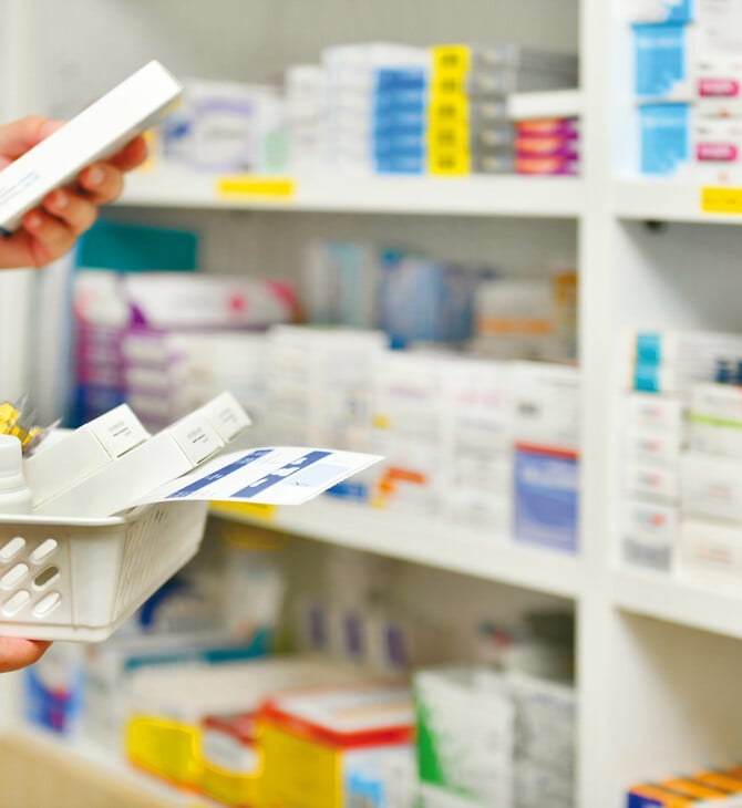 Τα φαρμακεία της γειτονιάς θα εξυπηρετούν κάθε μήνα συνταγές φαρμάκων υψηλού κόστους για χρόνιους ασθενείς
