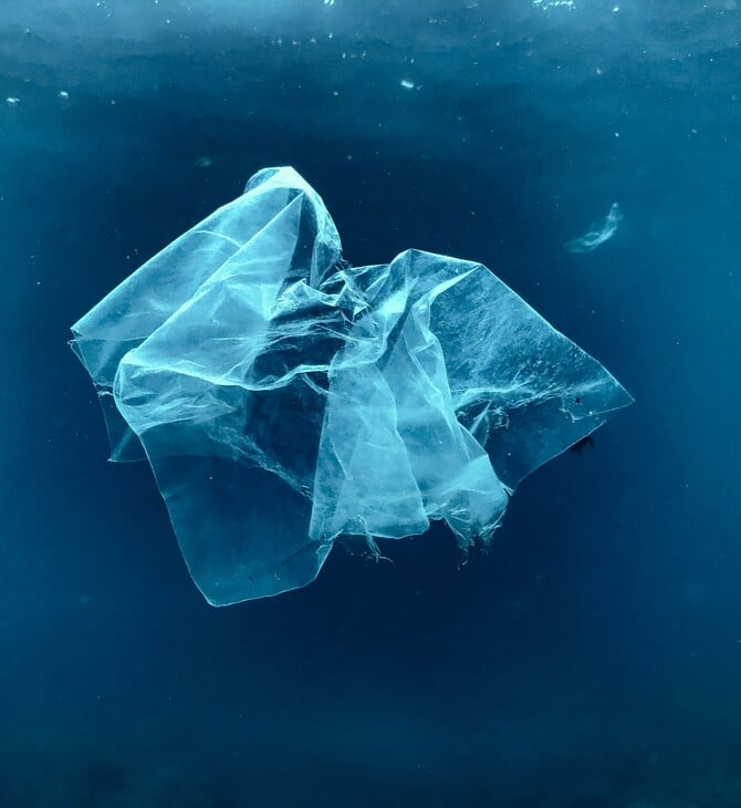 Ερευνητές του Κέιμπριτζ μετατρέπουν πλαστικά απόβλητα και οξύ μπαταριών σε «καθαρό» υδρογόνο