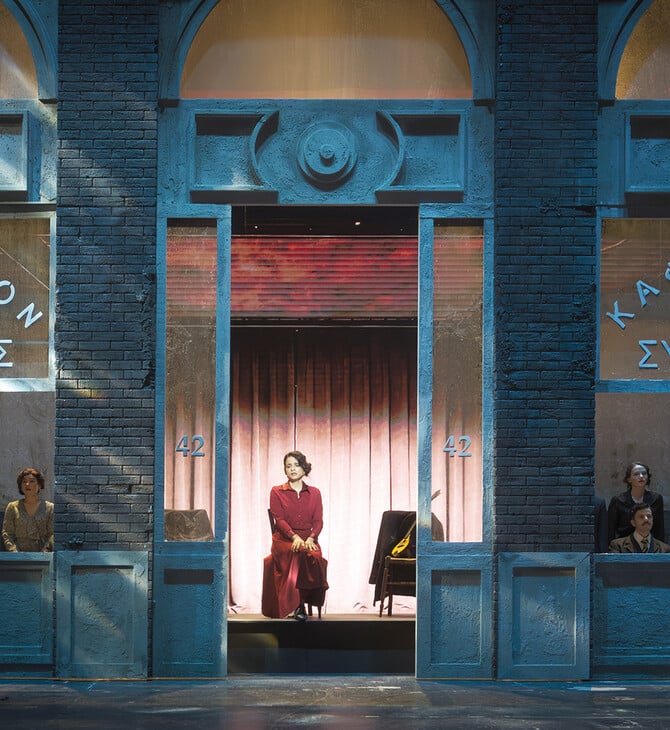 Astoria: H ξενιτιά γίνεται τραγούδι στη σκηνή του Παλλάς