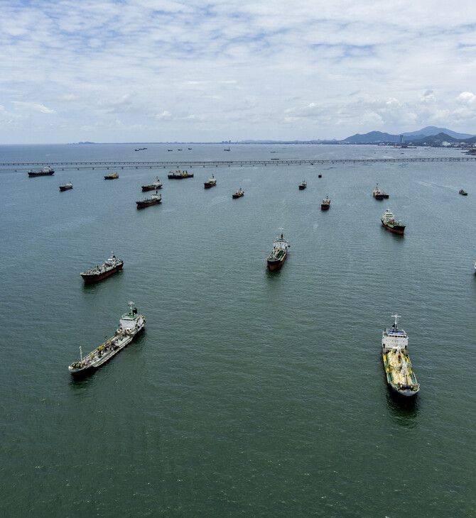 ΙΡΑΝ ΦΡΟΥΡΟΙ ΤΗΣ ΕΠΑΝΑΣΤΑΣΗΣ ΣΤΕΝΑ ΤΟΥ ΟΡΜΟΥΖ