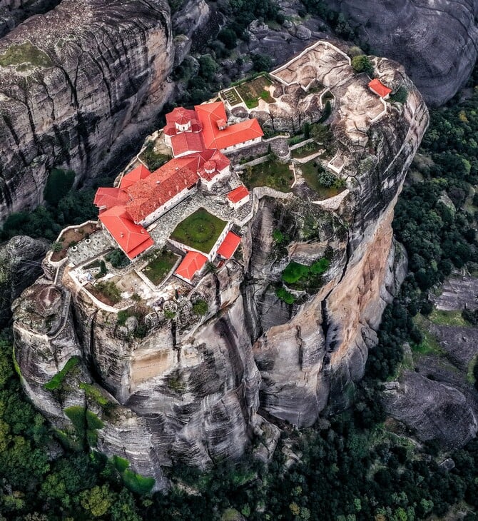 ΜΕΤΕΩΡΑ ΠΤΩΣΗ ΓΥΝΑΙΚΑΣ ΚΕΝΟ