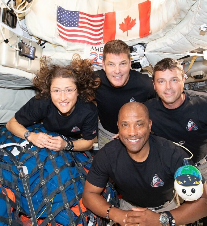 NASA ΑΣΤΡΟΝΑΥΤΕΣ ΣΕΛΗΝΗ ΜΕΤΕΩΡΙΤΕΣ