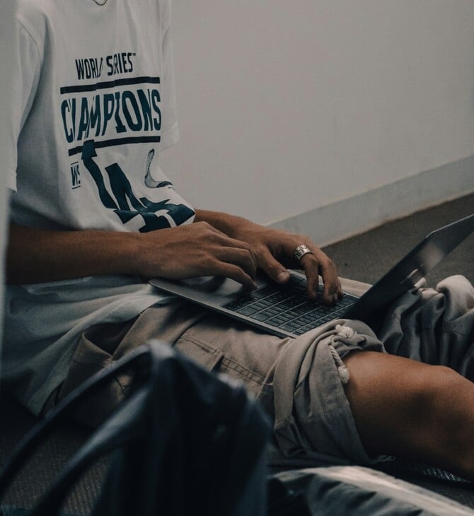 ΑΠΑΓΟΡΕΥΣΗ SOCIAL ΑΝΗΛΙΚΟΙ