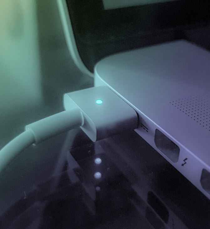 MACBOOK APPLE ΦΟΡΤΙΣΗ