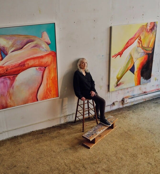 Στα 93 της, η Τζόαν Σεμέλ ζωγραφίζει ακόμη το γυμνό σώμα της χωρίς καμία ντροπή