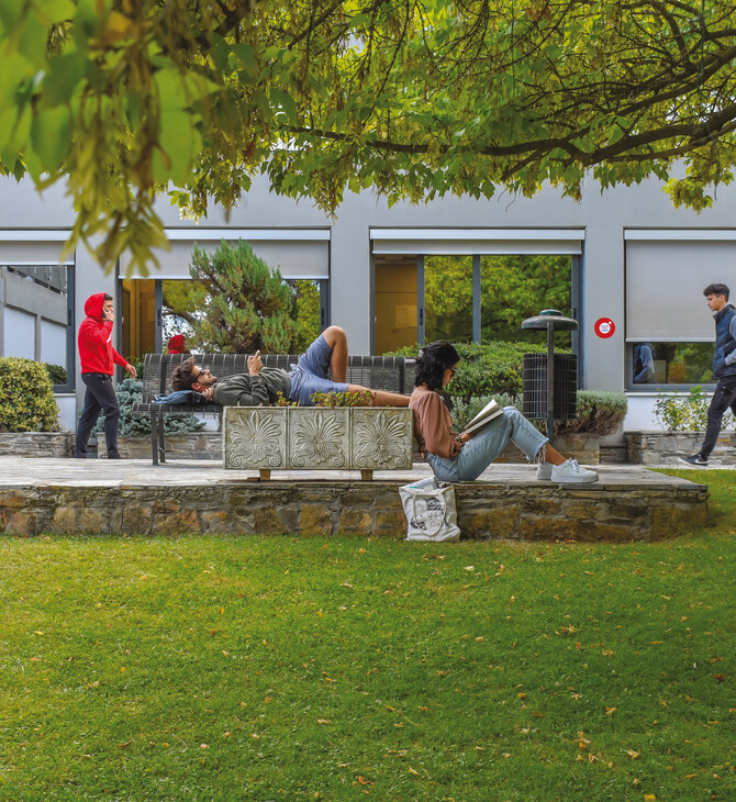 Το Εκπαιδευτικό Ίδρυμα Αττική Παράδοση δίνει τρεις υποτροφίες για σπουδές στο μεταναστευτικό ζήτημα