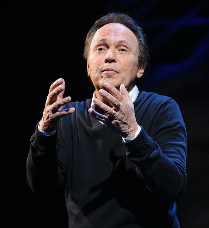 Το σπίτι που χάθηκε στις φωτιές γίνεται η νέα παράσταση του Μπίλι Κρίσταλ