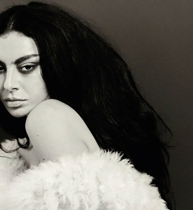 Μετά το Brat, η Τσάρλι XCX ψάχνει ξανά τον κίνδυνο