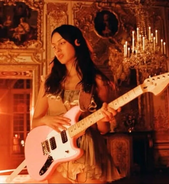 Ολίβια Ροντρίγκο ανοίγει τη νέα της εποχή με το «Drop Dead» στις Βερσαλλίες