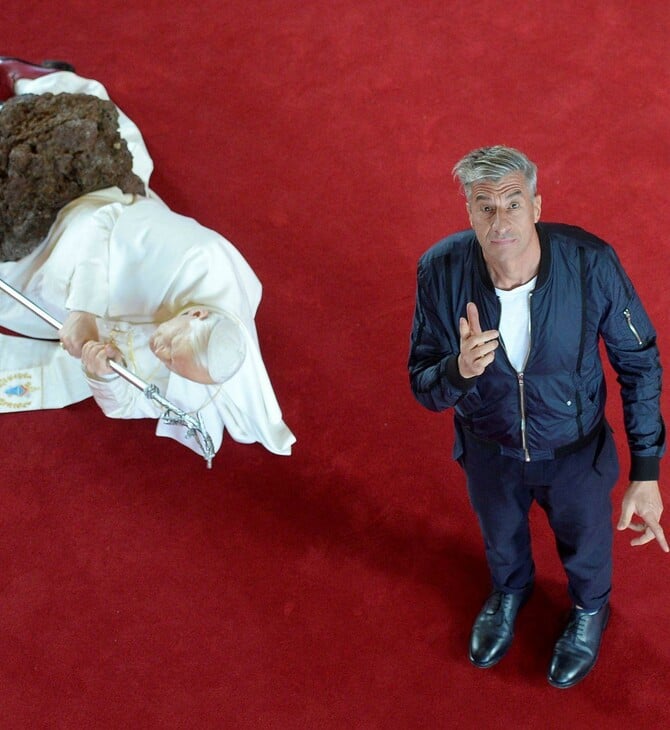 Σιωπή, αμαρτία και θέαμα: τι ακριβώς κάνει τώρα ο Μαουρίτσιο Κατελάν