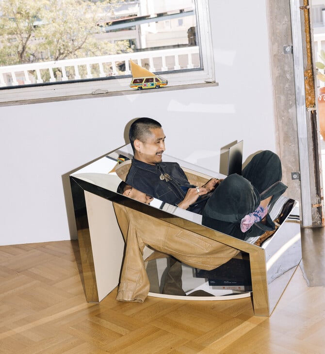 Ένα σπίτι που δεν κρύβει τις ρωγμές του