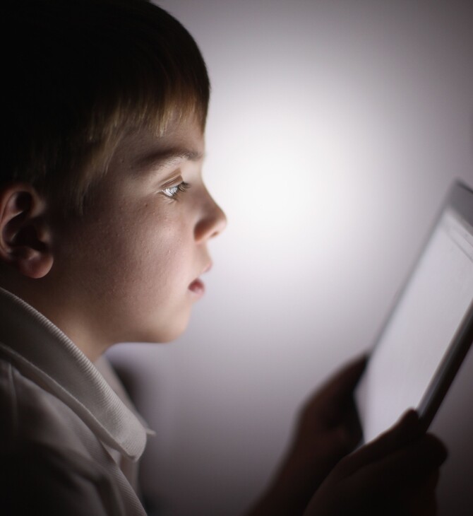 Politico: Χάκερ παραβίασαν τη νέα εφαρμογή της ΕΕ για έλεγχο ηλικίας «σε λιγότερο από 2 λεπτά»