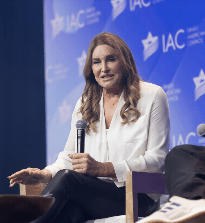 Η Κέιτλιν Τζένερ λέει ότι ζήτησε βοήθεια από τον Τραμπ για το διαβατήριό της χωρίς αποτέλεσμα