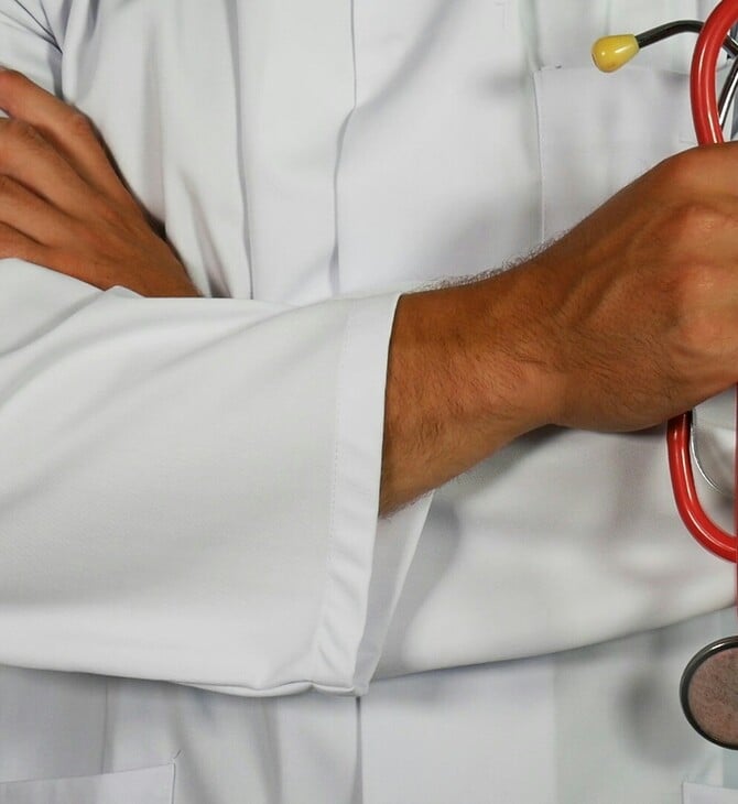 ΡΟΔΟΣ ΓΙΑΤΡΟΣ ΒΙΑΣΜΟΣ ΑΣΕΛΓΕΙΑ ΕΛΕΥΘΕΡΟΣ