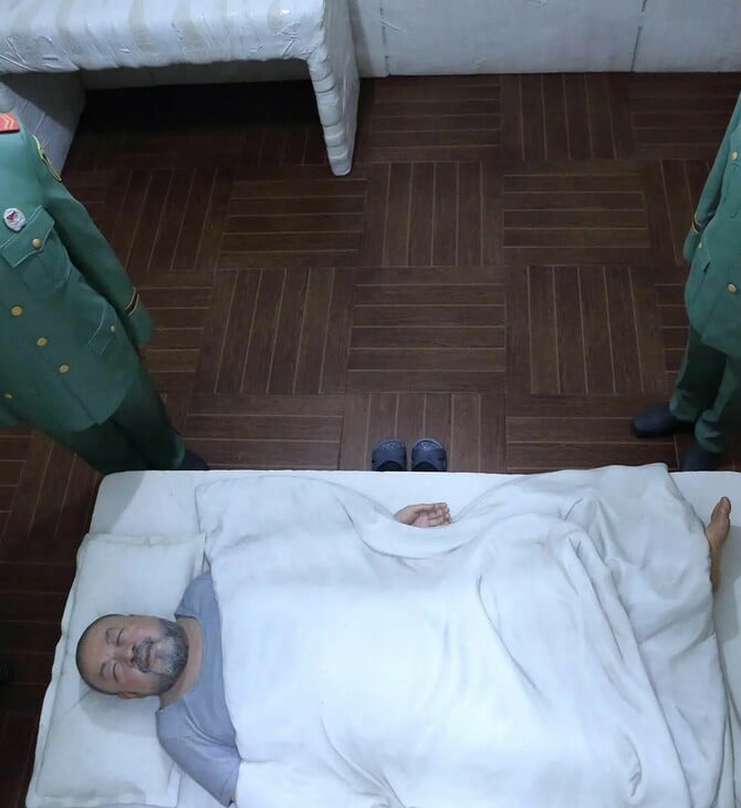 Ο Άι Γουέιγουεϊ ξαναμπαίνει στο κελί του και το κάνει έργο τέχνης